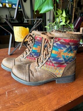 Colorful Westernlook combat style Women’s Boots NWOB